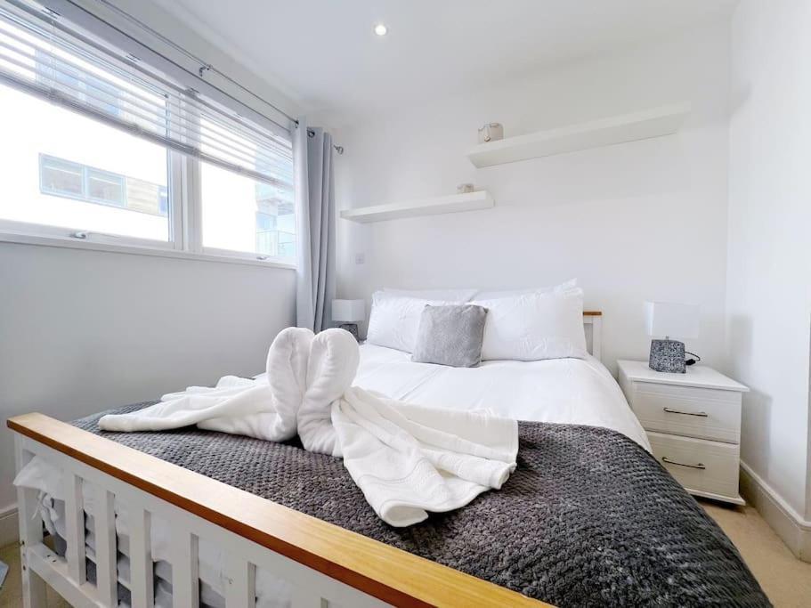 Stylish Seaview One-Bedroom Apt Swansea Eksteriør billede