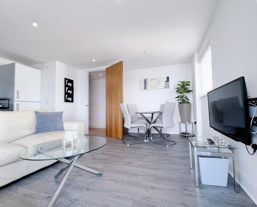 Stylish Seaview One-Bedroom Apt Swansea Eksteriør billede
