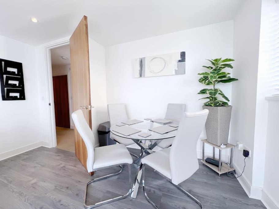 Stylish Seaview One-Bedroom Apt Swansea Eksteriør billede