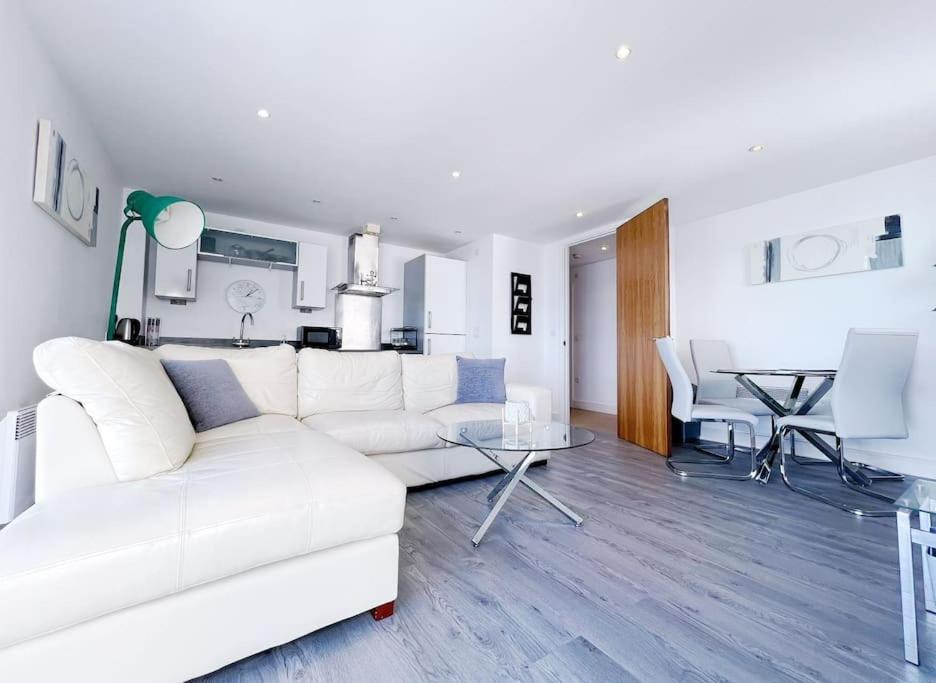 Stylish Seaview One-Bedroom Apt Swansea Eksteriør billede