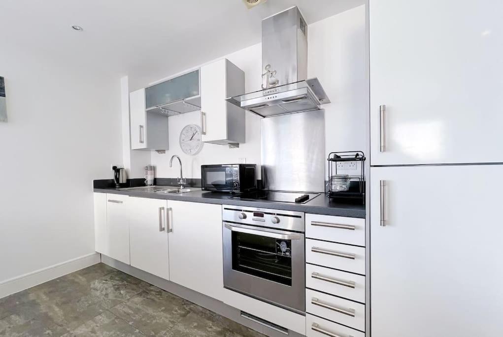 Stylish Seaview One-Bedroom Apt Swansea Eksteriør billede