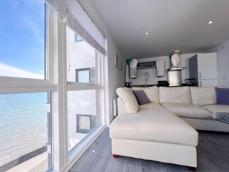 Stylish Seaview One-Bedroom Apt Swansea Eksteriør billede