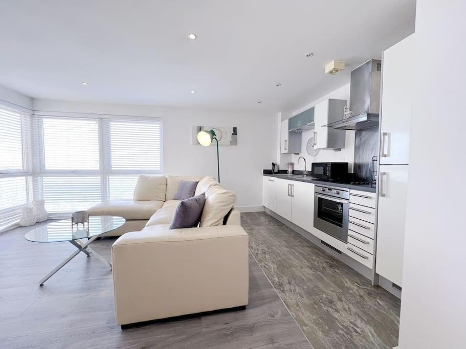 Stylish Seaview One-Bedroom Apt Swansea Eksteriør billede